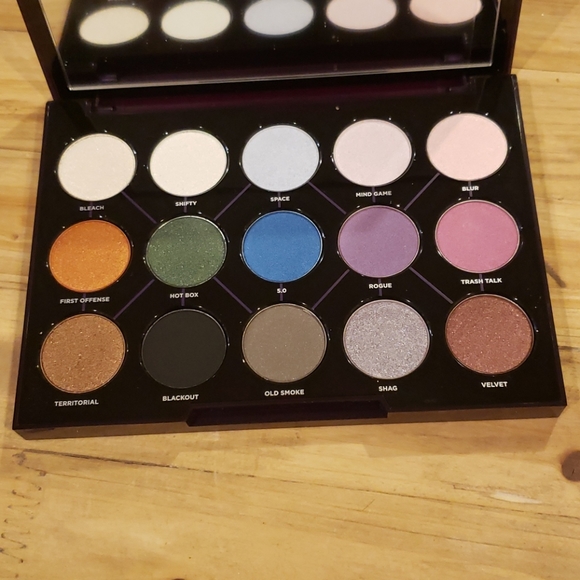 Urban Decay Eyeshadow Palette - Picture 4 of 11